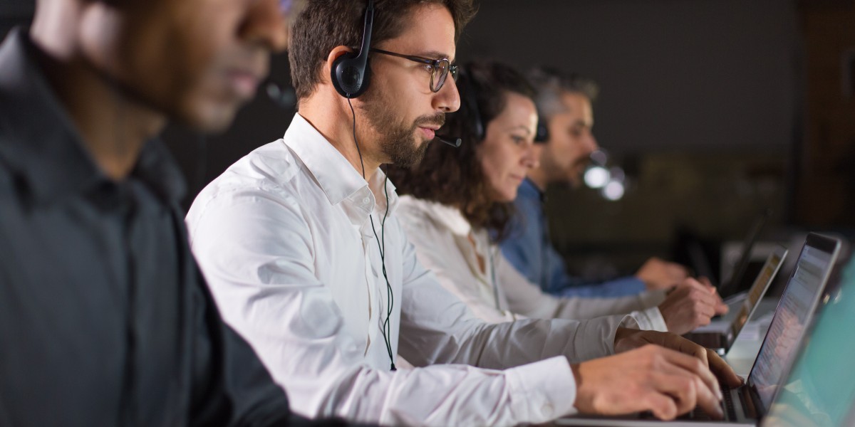 Beyond the Sample Size: How AI Speech Analytics is Quietly Revolutionizing Enterprise Call Centers