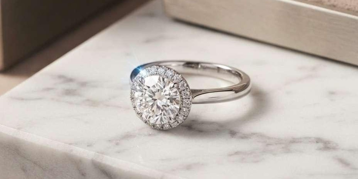 How to Compare Round Diamond Rings Before You Buy