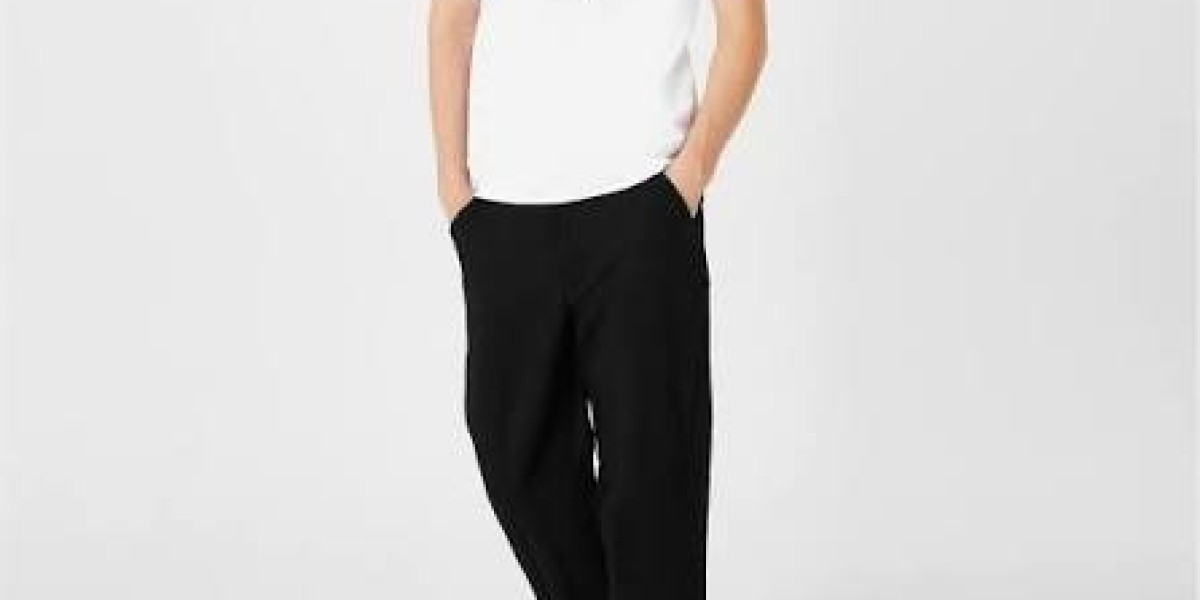 Everyday Fashion Looks Inspired by Comme Des Garcons Design Trends