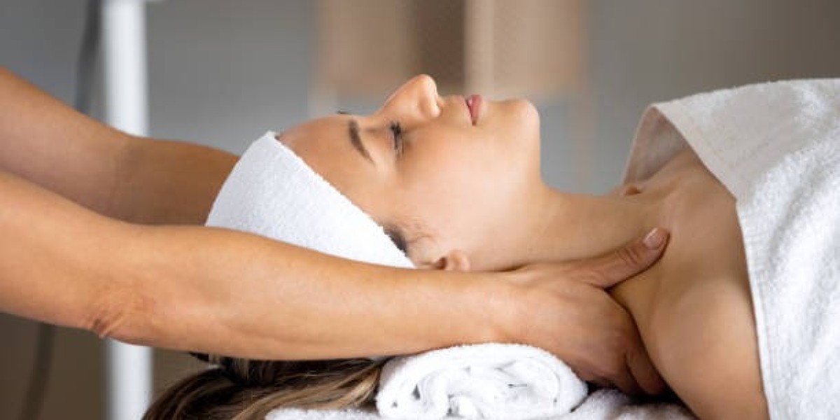How Professionals Perform a Lymphatic Massage Safely