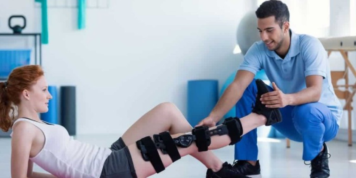 How Sports Physical Therapy Near Me Can Help Athletes Recover, Build Strength, and Return to Play With Summit Physical T